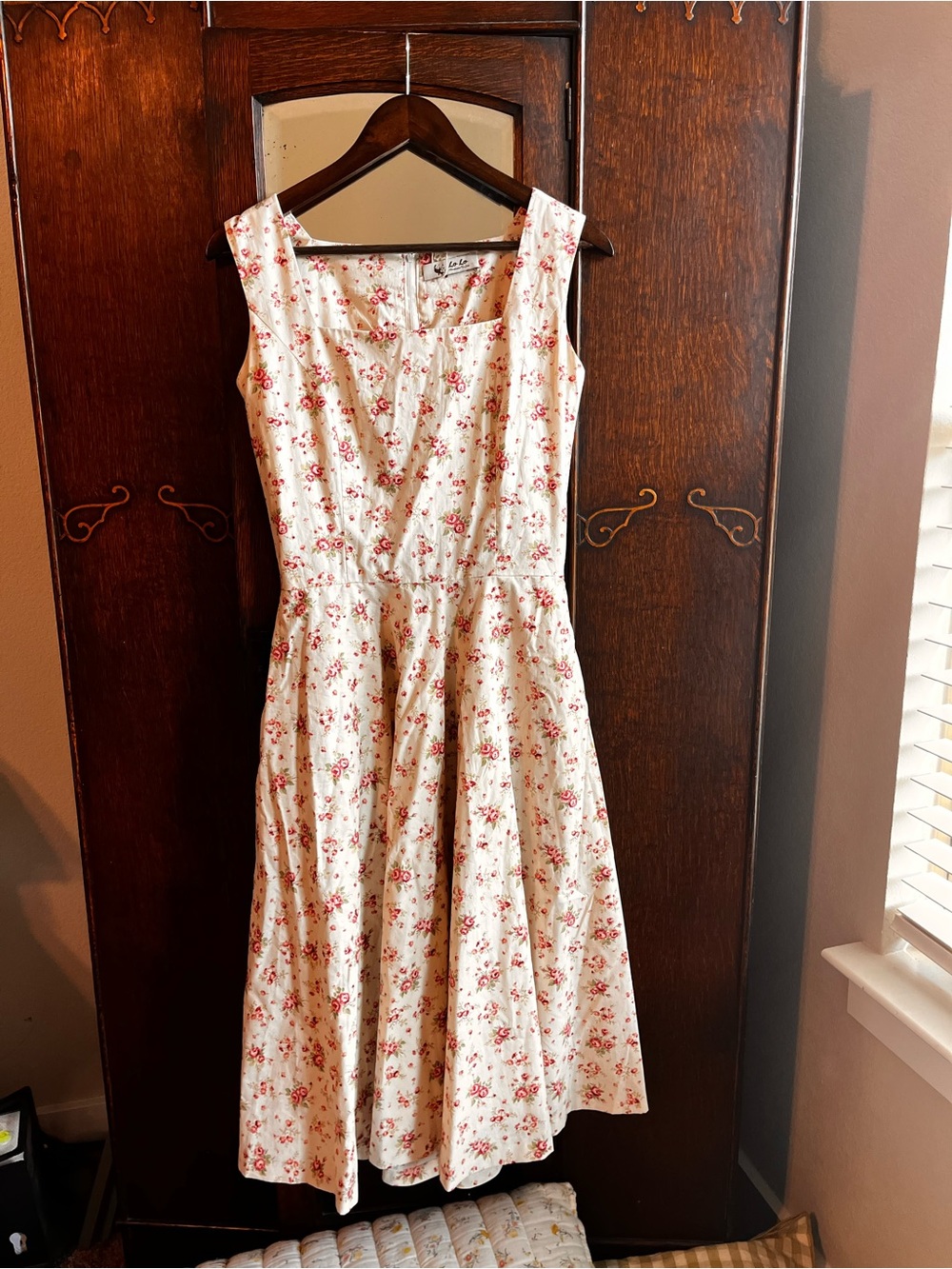 Rose sundress retro vintage fashion